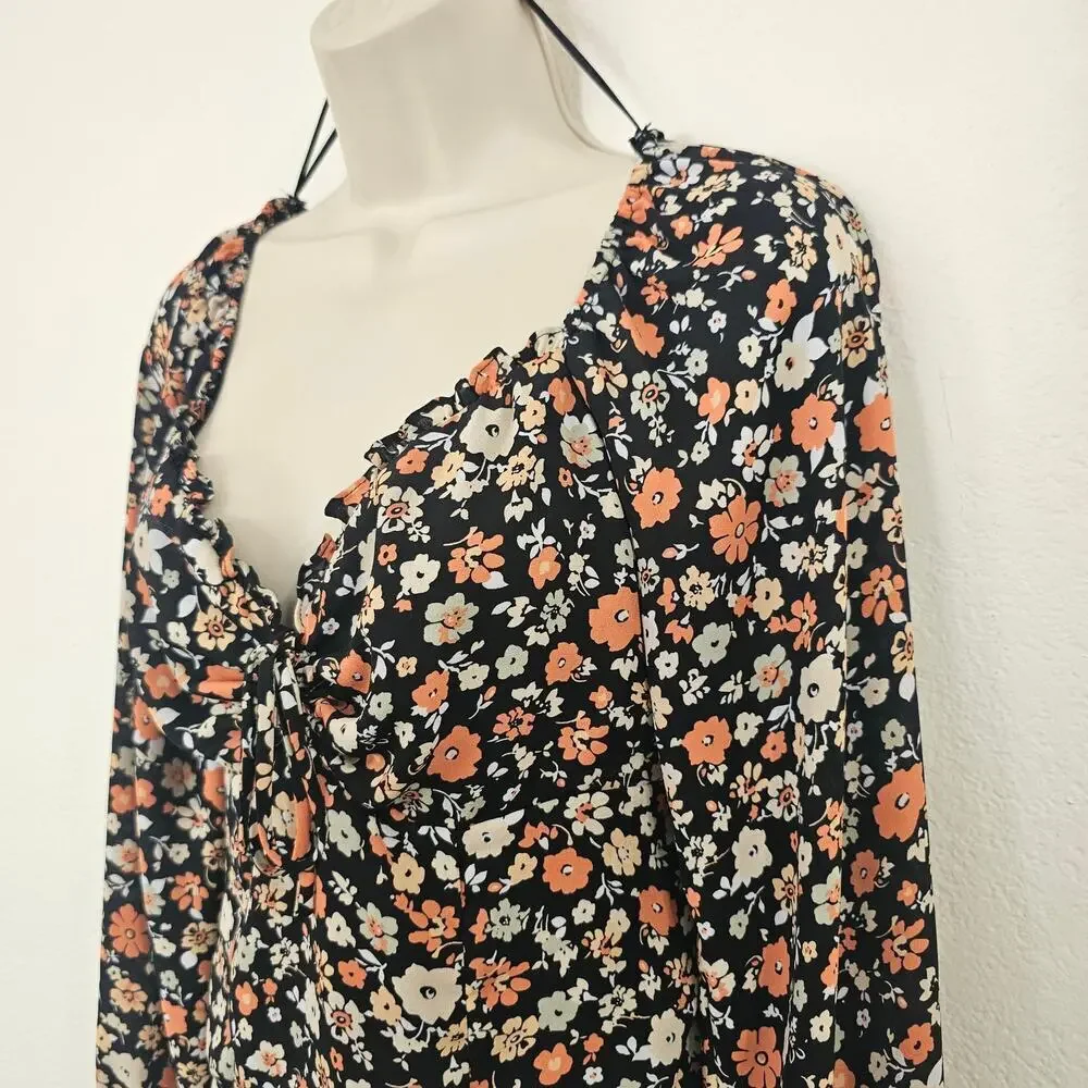 ASTR THE LABEL Floral Crop Top in Black-Rust Multi Size L